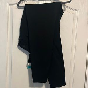 Black Dayna skinny jean size 16W. 94% cotton 6%spandex